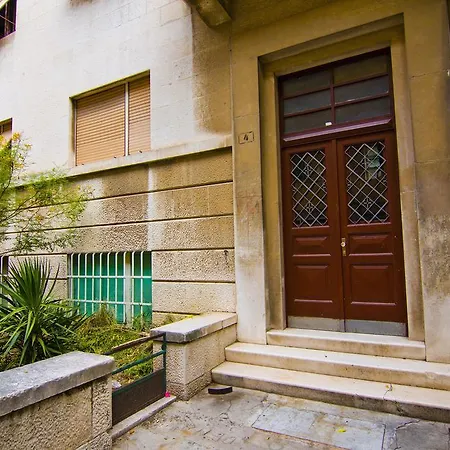 조로 아파트먼트 스플리트